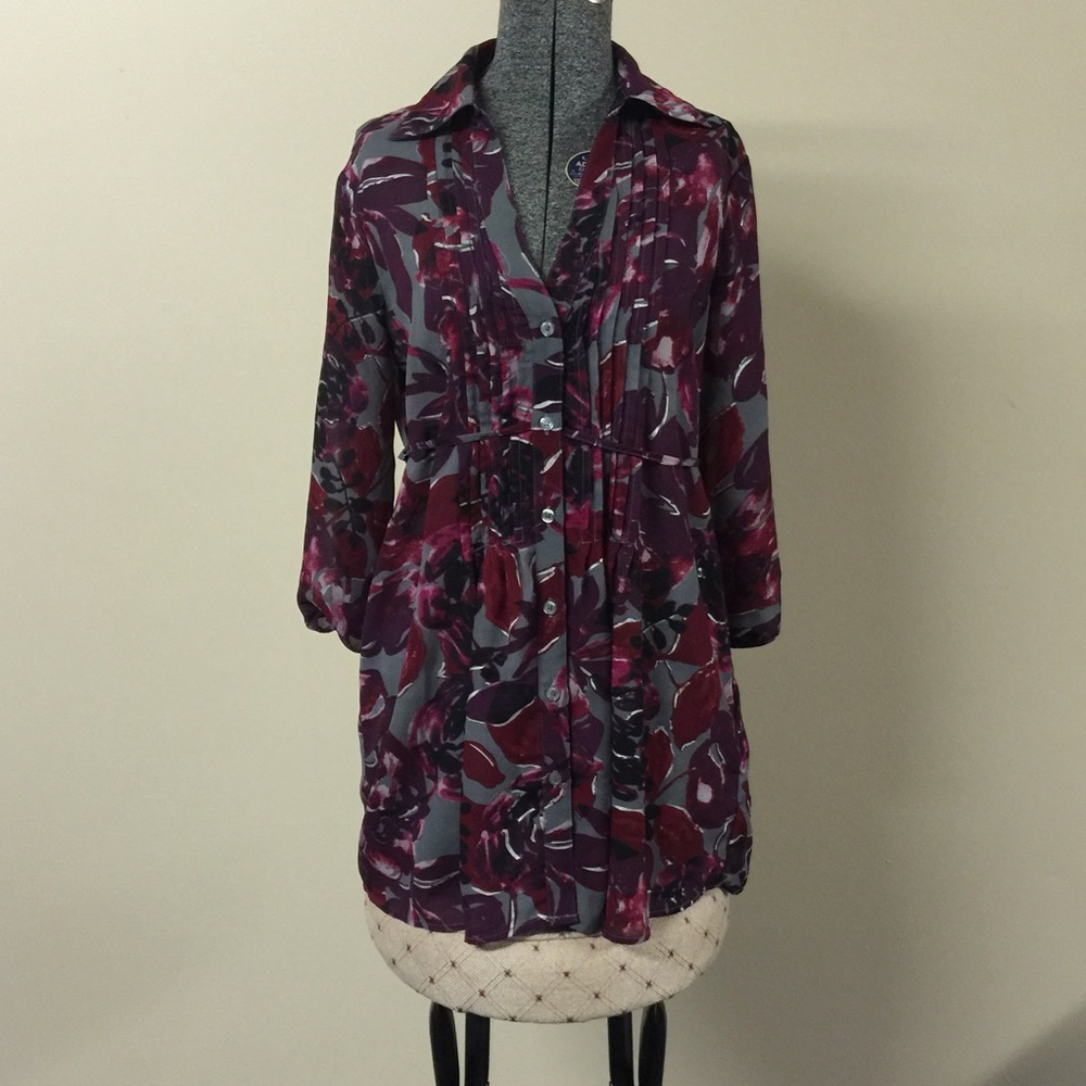 Medium Daisy Fuentes Floral Top Button Down Shirt
